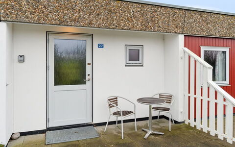 Markus - 300M from the Sea: Vegetationen, Busk, Forår, Sommerhus, Have, Skygge, Backyard, Gård, Stol