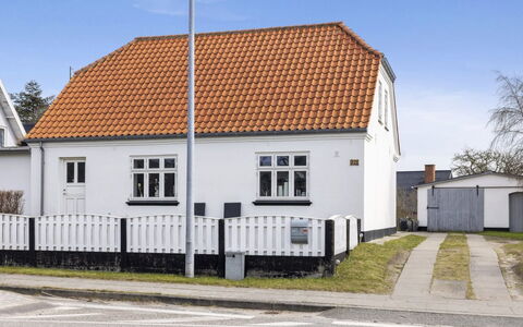 Afke - 700M from the Sea: Tag, Hjem, Dør, Sommerhus, Skygge, Sidespor, Gård, Estate, Backyard