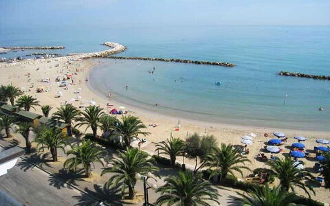 Appartamenti Della Rosa Seaside Abruzzo: Strand, Kyst, Hav, Coastal Og Oceaniske Landskabsformer, Ocean, Kyst, Tropics, Caribbean, Bugt
