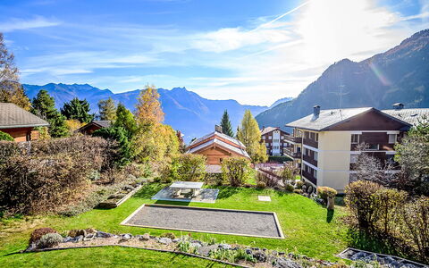 Le Souvenir: Landskab, Hus, Boligområde, Hjem, Bjergkæde, Landdistrikt, Hill Station, Dal, Have, Alps