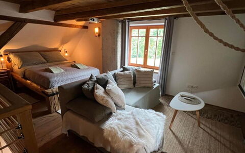 Vidochov: Møbel, Gulvbelægning, Indretning, Etage, Træ, Soveværelse, Loft, Værelse, Seng, Belysning