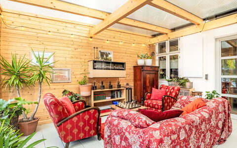 Mirow 200: Møbel, Indretning, Couch, Træ, Gulvbelægning, Etage, Stue, Loft, Blomsterkrukke, Bord
