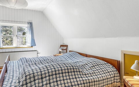 Ibbe - 3.5Km from the Sea: Soveværelse, Seng, Træ, Sengetøj, Sengetøj, Indretning, Sengetøj, Etage, Gulvbelægning, Møbel