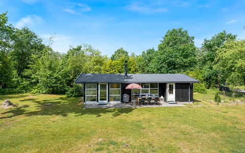 Aija - 175M from the Sea: Træ, Møbel, Lejlighed, Værelse, Loft, Bejdse, Stol, Hårdttræ, Klarlak, Tømmer