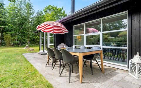 Aija - 175M from the Sea: Træ, Møbel, Lejlighed, Værelse, Loft, Bejdse, Stol, Hårdttræ, Klarlak, Tømmer