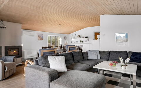 Birla - 900M from the Sea: Træ, Hjem, Veranda, Dæk, Hårdttræ, Tag, Bejdse, Trægulve, Eco Hotel