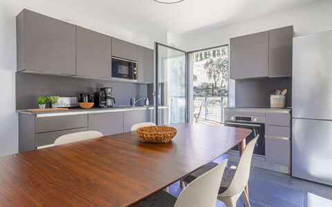 Prestige View: Møbel, Indretning, Gulvbelægning, Countertop, Køkken, Træ, Cabinetry, Etage, Loft, Hjem