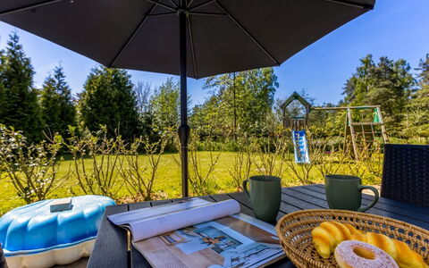 Srebrenka - 900M from the Sea: Estate, Skygge, Indkørsel, Stuehus