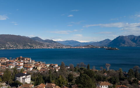 Baveno View: Hav, Altan, Kyst, Ocean, Udendørs Møbler, Bugt, Udendørs Bord
