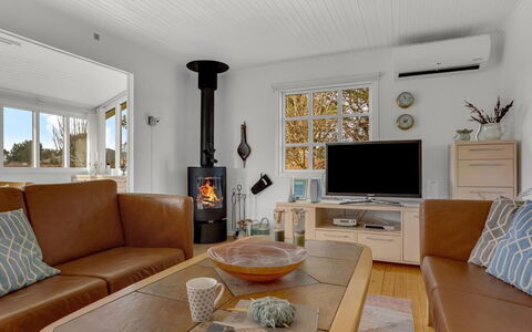 Andrine - 100M from the Sea: Tag, Hus, Hjem, Sommerhus, Sidespor, Estate, Indkørsel, Garden Bygninger, Gård, Skur