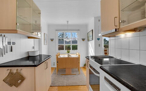 Andrine - 100M from the Sea: Tag, Hus, Hjem, Sommerhus, Sidespor, Estate, Indkørsel, Garden Bygninger, Gård, Skur