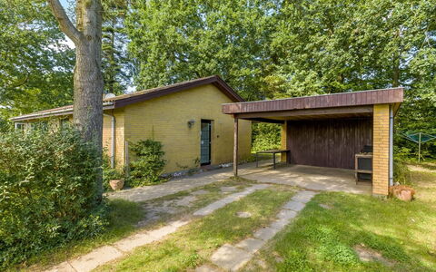 Matild - 250M from the Sea: Estate, Skygge, Indkørsel, Stuehus