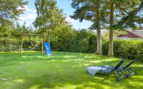 Matild - 250M from the Sea: Estate, Skygge, Indkørsel, Stuehus