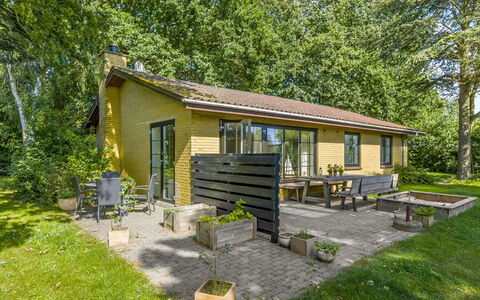 Matild - 250M from the Sea: Estate, Skygge, Indkørsel, Stuehus