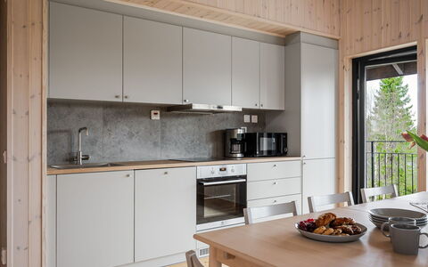 Renstråket 2005: Køkken, Gulvbelægning, Træ, Countertop, Møbel, Køkken Apparat, Indretning, Etage, Cabinetry, Loft