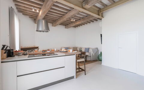 Belmonte Spereto Apartment With Pool, Montaione: Møbel, Indretning, Gulvbelægning, Køkken, Træ, Countertop, Loft, Etage, Cabinetry, Hjem