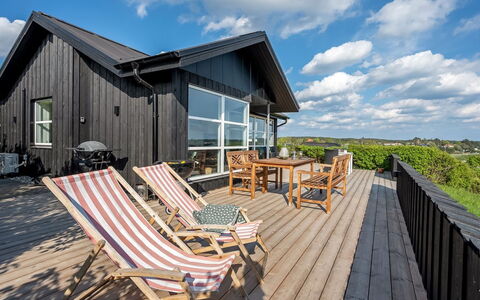 Stavros - 100M from the Sea: Estate, Skygge, Indkørsel, Stuehus