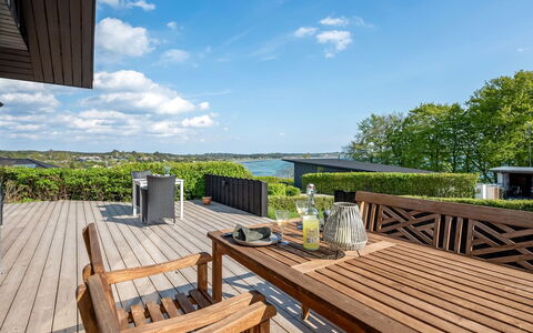 Stavros - 100M from the Sea: Estate, Skygge, Indkørsel, Stuehus