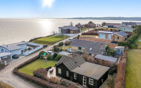 Stavros - 100M from the Sea: Boligområde, Busk, Hus, Hjem, Have, Estate, Skygge, Landscaping, Lawn
