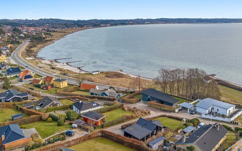 Stavros - 100M from the Sea: Boligområde, Busk, Hus, Hjem, Have, Estate, Skygge, Landscaping, Lawn