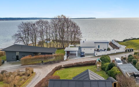 Stavros - 100M from the Sea: Estate, Skygge, Indkørsel, Stuehus