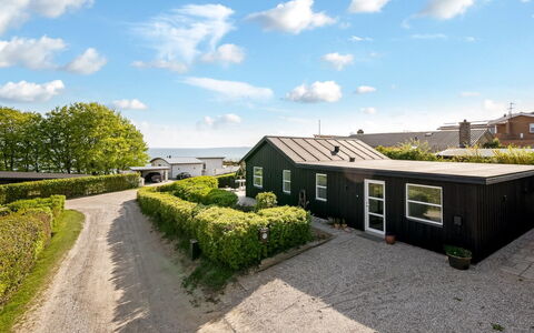 Stavros - 100M from the Sea: Estate, Skygge, Indkørsel, Stuehus