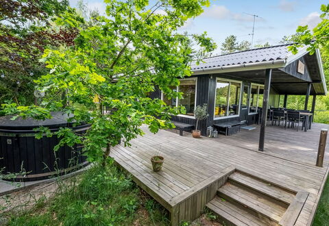 Gunward - 3Km from the Sea: Køkken, Countertop, Køkken Apparat, Gulvbelægning, Cabinetry, Indretning, Større Bandage, Etage, Hjem, Møbel