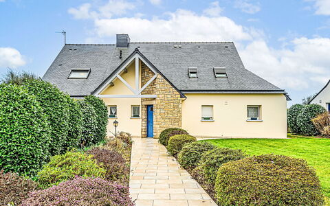 Guidel 606: Busk, Hjem, Tag, Sommerhus, Hus, Stuehus, Estate, Have, Indkørsel, Landscaping