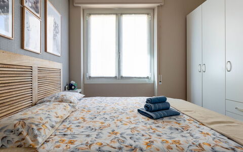 Sanremo Zampilli e Mare: Seng, Møbel, Indretning, Sengetøj, Soveværelse, Sengetøj, Væg, Etage, Træ, Sengetøj