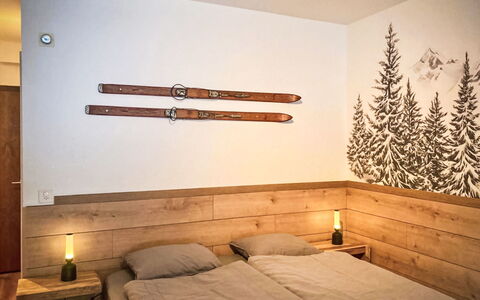 Leukerbad 650: Seng, Soveværelse, Træ, Indretning, Møbel, Gulvbelægning, Sengetøj, Sengetøj, Etage, Bed Frame