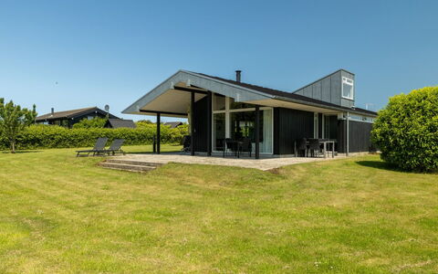 Erlinda - 600M from the Sea: Estate, Skygge, Indkørsel, Stuehus