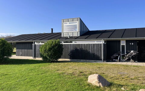 Erlinda - 600M from the Sea: Estate, Skygge, Indkørsel, Stuehus