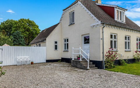 Karoliina - 125M from the Sea: Tag, Hus, Hjem, Sommerhus, Sidespor, Estate, Indkørsel, Garden Bygninger, Gård, Skur