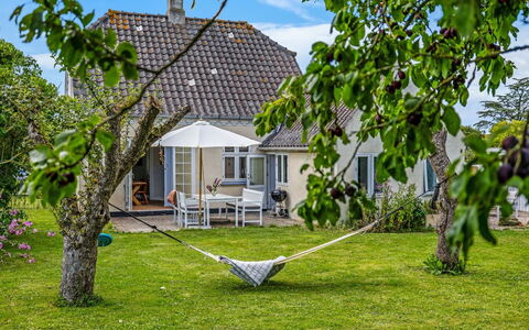 Karoliina - 125M from the Sea: Tag, Hus, Hjem, Sommerhus, Sidespor, Estate, Indkørsel, Garden Bygninger, Gård, Skur