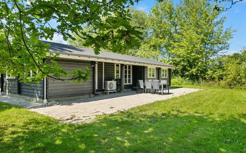 Doris - 150M from the Sea: Tag, Hus, Hjem, Sommerhus, Sidespor, Estate, Indkørsel, Garden Bygninger, Gård, Skur