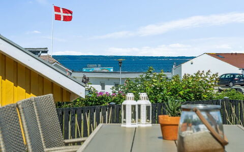 Mari - 150M from the Sea: Skygge, Udendørs Møbler, Stol, Udendørs Bord, Udvej, Eco Hotel, Stueplante, Altan, Hotel