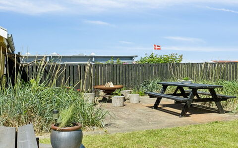 Mari - 150M from the Sea: Himmel, Busk, Udendørs Møbler, Møbel, Land Lot, Have, Skygge, Udendørs Bord, Lawn, Landscaping