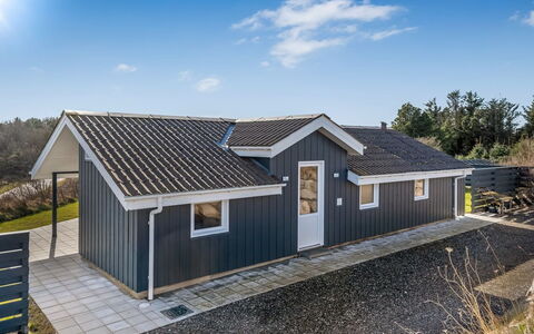 Gorjana - 500M from the Sea: Møbel, Udendørs Møbler, Bordservice, Bord, Drinkware, Stol, Udendørs Bord, Mad, Flaske