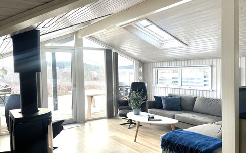 Gorjana - 500M from the Sea: Møbel, Udendørs Møbler, Bordservice, Bord, Drinkware, Stol, Udendørs Bord, Mad, Flaske