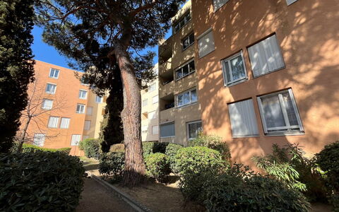 Sainte Maxime 456: Blå, Stol, Udendørs Møbler, Design, Skygge, Udendørs Bord, Eco Hotel, Gårdhave, Stueplante, Dagslys