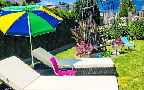 Helga: Udendørs Møbler, Møbel, Have, Udvej, Paraply, Skygge, Stol, Eco Hotel, Lawn, Fritid