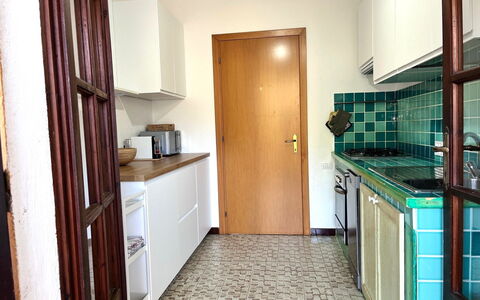 Itaca: Køkken, Indretning, Gulvbelægning, Træ, Countertop, Etage, Større Bandage, Køkken Apparat, Cabinetry, Belysning