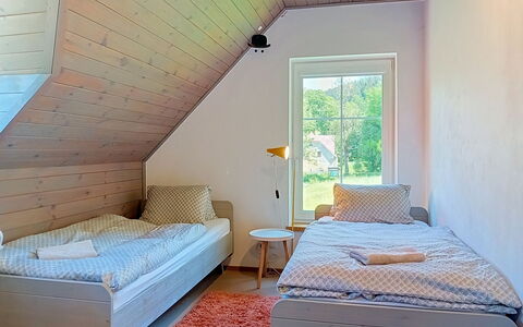 Dolní Lysečiny: Soveværelse, Gulvbelægning, Træ, Etage, Seng, Indretning, Loft, Møbel, Sengetøj, Sengetøj