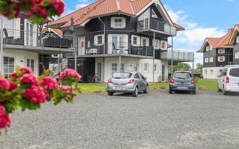 Ismo - 350M from the Sea: Indretning, Loft, Lejlighed, Gulvbelægning, Møbel, Etage, Værelse, Belysning, Hjem, Couch