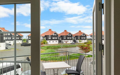 Ismo - 350M from the Sea: Estate, Skygge, Indkørsel, Stuehus