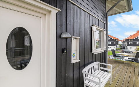 Ismo - 350M from the Sea: Estate, Skygge, Indkørsel, Stuehus
