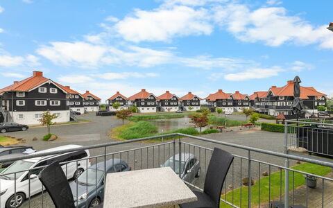Ismo - 350M from the Sea: Estate, Skygge, Indkørsel, Stuehus