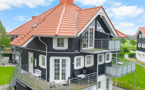 Ismo - 350M from the Sea: Estate, Skygge, Indkørsel, Stuehus