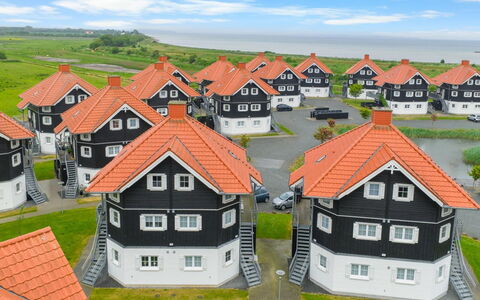 Ismo - 350M from the Sea: Estate, Skygge, Indkørsel, Stuehus