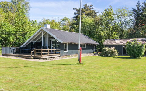Rosalie - 29Km from the Sea: Hjem, Sommerhus, Veranda, Hårdttræ, Sidespor, Dæk, Skygge, Planke, Estate, Garden Bygninger